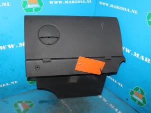 Begagnade Handskfack Opel Combo (Corsa C) 1.3 CDTI 16V Pris € 36,75 Marginaltabell erbjuds av Maresia Auto Recycling B.V.