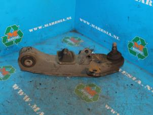 Begagnade Främre undre gaffelben, vänster Hyundai H-100 2.5 Diesel Pris € 42,00 Marginaltabell erbjuds av Maresia Auto Recycling B.V.