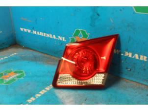 Gebruikte Achterlicht rechts Chevrolet Cruze (300) 2.0 D 16V Prijs € 47,25 Margeregeling aangeboden door Maresia Auto Recycling B.V.