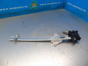 Gebruikte Raammechaniek 4Deurs links-voor Suzuki Celerio (LF) 1.0 12V Dualjet Prijs € 63,00 Margeregeling aangeboden door Maresia Auto Recycling B.V.