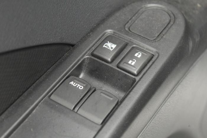 Fönstermekanism, 4-dörrars, höger fram från en Suzuki Celerio (LF) 1.0 12V Dualjet 2018