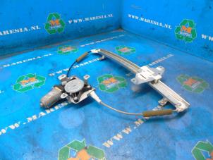 Begagnade Fönstermekanism för bakre dörr, 4-dörrars, vänster Chevrolet Aveo (250) 1.4 16V LS Pris € 68,25 Marginaltabell erbjuds av Maresia Auto Recycling B.V.