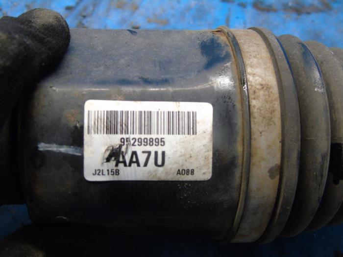 Drivaxel, vänster fram från en Opel Antara (LA6) 2.2 CDTI 16V 4x4 2012