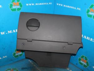 Begagnade Handskfack Opel Combo (Corsa C) 1.7 DI 16V Pris € 36,75 Marginaltabell erbjuds av Maresia Auto Recycling B.V.