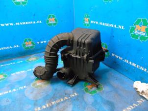 Begagnade Luftfilterhus Kia Cee'd (EDB5) Pris € 47,25 Marginaltabell erbjuds av Maresia Auto Recycling B.V.