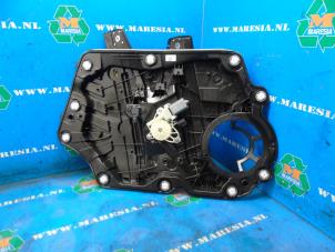 Gebruikte Ruitmechaniek 4Deurs links-voor Ford Puma 1.0 Ti-VCT EcoBoost 12V Prijs € 157,50 Margeregeling aangeboden door Maresia Auto Recycling B.V.