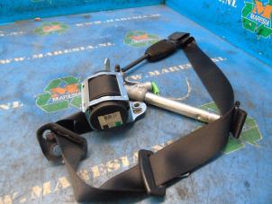 Begagnade Främre säkerhetsbälte, höger Opel Corsa D 1.2 16V Pris € 78,75 Marginaltabell erbjuds av Maresia Auto Recycling B.V.