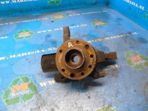 Gebruikte Fusee rechts-voor Opel Astra H GTC (L08) 1.6 16V Prijs € 26,25 Margeregeling aangeboden door Maresia Auto Recycling B.V.