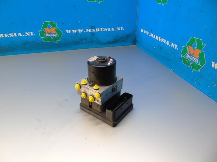 ABS Pomp van een Ford C-Max (DM2) 1.8 TDCi 16V 2010