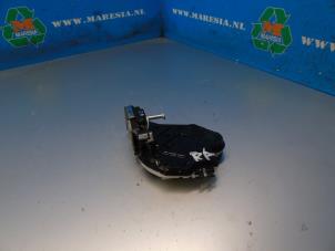 Gebruikte Slotmechaniek Portier 4Deurs rechts-achter Toyota Aygo (B40) 1.0 12V VVT-i Prijs € 31,50 Margeregeling aangeboden door Maresia Auto Recycling B.V.