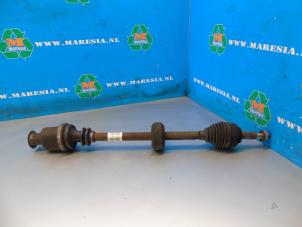 Begagnade Drivaxel, höger fram Renault Twingo II (CN) 1.2 16V Pris € 68,25 Marginaltabell erbjuds av Maresia Auto Recycling B.V.