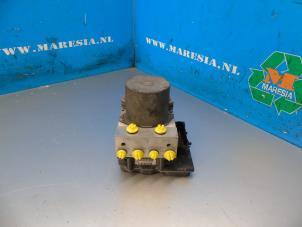 Używane Pompa ABS Nissan Note (E11) 1.4 16V Cena € 131,25 Procedura marży oferowane przez Maresia Auto Recycling B.V.