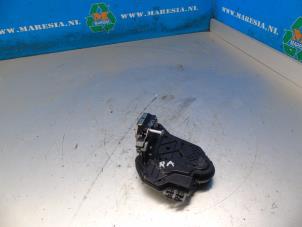 Gebruikte Slotmechaniek Portier 4Deurs rechts-achter Toyota Aygo (B40) 1.0 12V VVT-i Prijs € 31,50 Margeregeling aangeboden door Maresia Auto Recycling B.V.