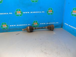 Begagnade Drivaxel, vänster fram Seat Ibiza IV SC (6J1) 1.2 TSI Pris € 78,75 Marginaltabell erbjuds av Maresia Auto Recycling B.V.