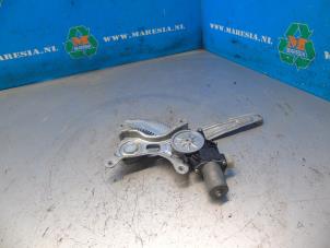 Begagnade Fönstermekanism för bakre dörr, 4-dörrars, vänster Suzuki SX4 S-Cross (JY) 1.6 16V Pris € 78,75 Marginaltabell erbjuds av Maresia Auto Recycling B.V.