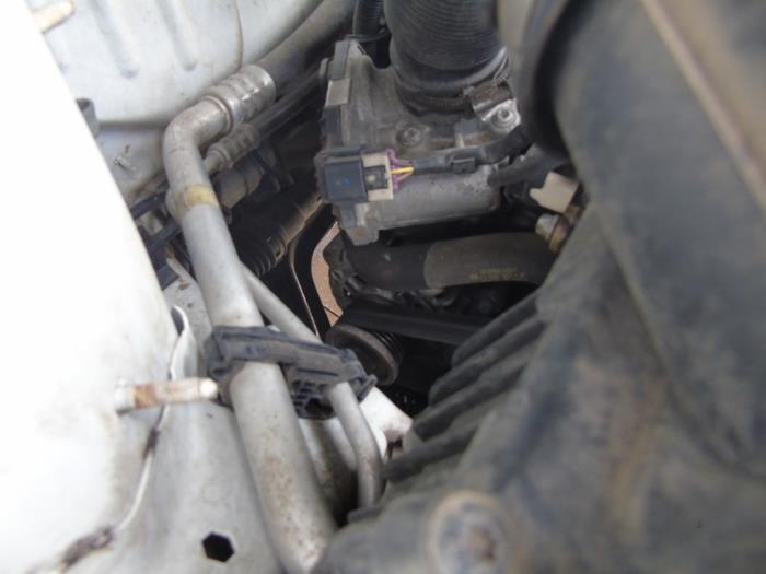 Dynamo från en Opel Adam 1.2 16V 2014