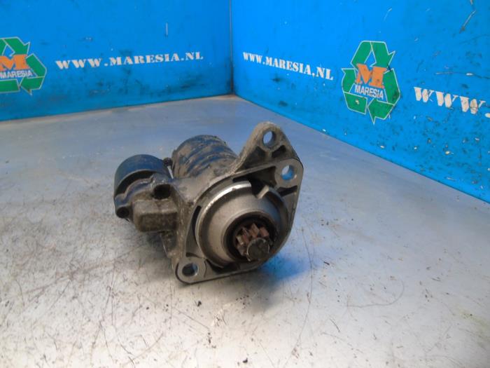 Startmotor från en Volkswagen Golf IV (1J1) 1.6 1998