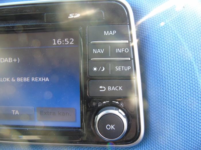 Navigeringssystem från en Nissan Micra (K14) 0.9 IG-T 12V 2017