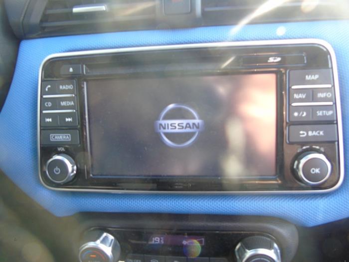Navigeringssystem från en Nissan Micra (K14) 0.9 IG-T 12V 2017