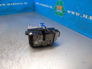 Begagnade Dörrmekanism, 4-dörrars, höger bak Lynk &amp; Co 01 1.5 PHEV Pris € 99,75 Marginaltabell erbjuds av Maresia Auto Recycling B.V.