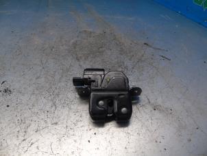 Begagnade Låsmekanism, baklucka Renault Zoé (AG) R90 Pris € 36,75 Marginaltabell erbjuds av Maresia Auto Recycling B.V.