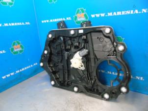 Gebruikte Ruitmechaniek 4Deurs links-voor Ford Fiesta 7 1.1 Ti-VCT 12V 85 Prijs € 131,25 Margeregeling aangeboden door Maresia Auto Recycling B.V.