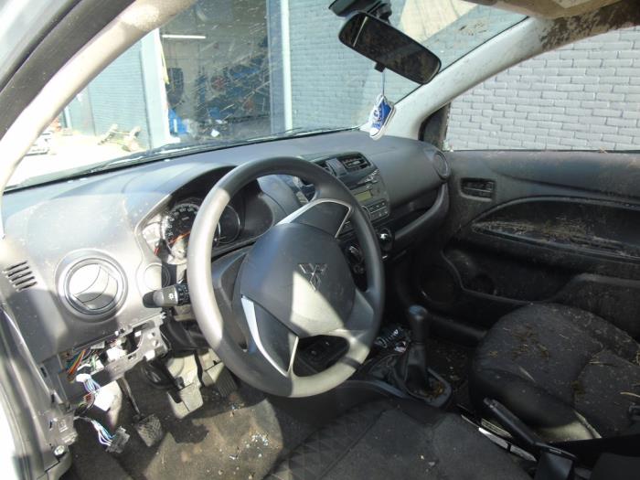 Airbagset + modul från en Mitsubishi Space Star (A0) 1.0 12V 2021