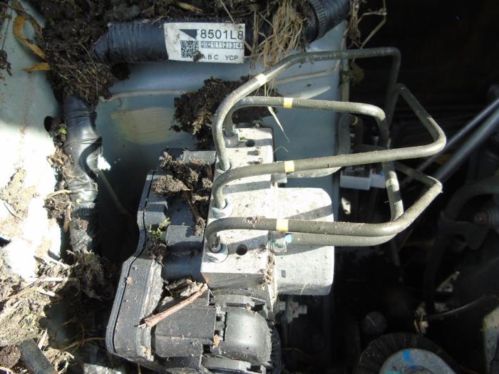 ABS-pump från en Mitsubishi Space Star (A0) 1.0 12V 2021