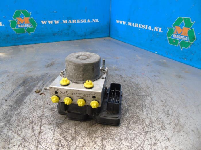 ABS-pump från en Mitsubishi Space Star (A0) 1.0 12V 2021