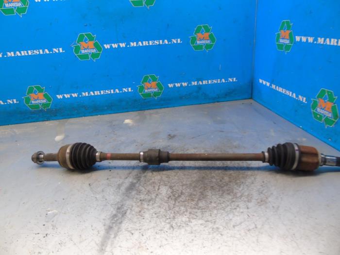 Drivaxel, höger fram från en Mitsubishi Space Star (A0) 1.0 12V 2021