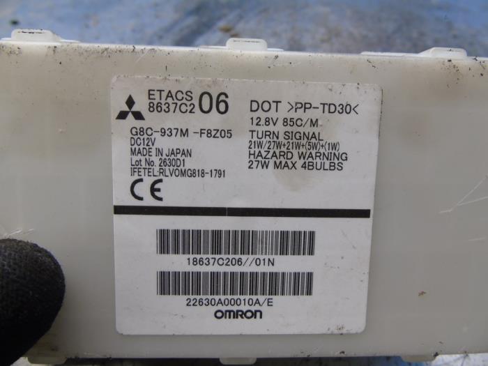 Säkringsbox från en Mitsubishi Space Star (A0) 1.0 12V 2021