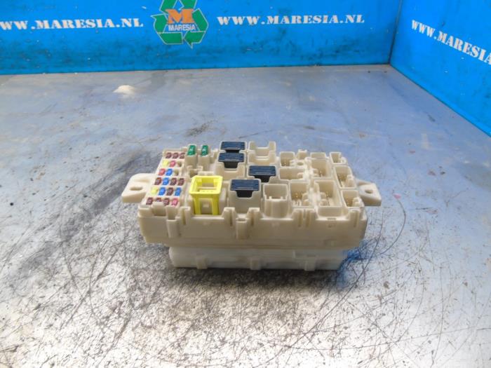 Säkringsbox från en Mitsubishi Space Star (A0) 1.0 12V 2021