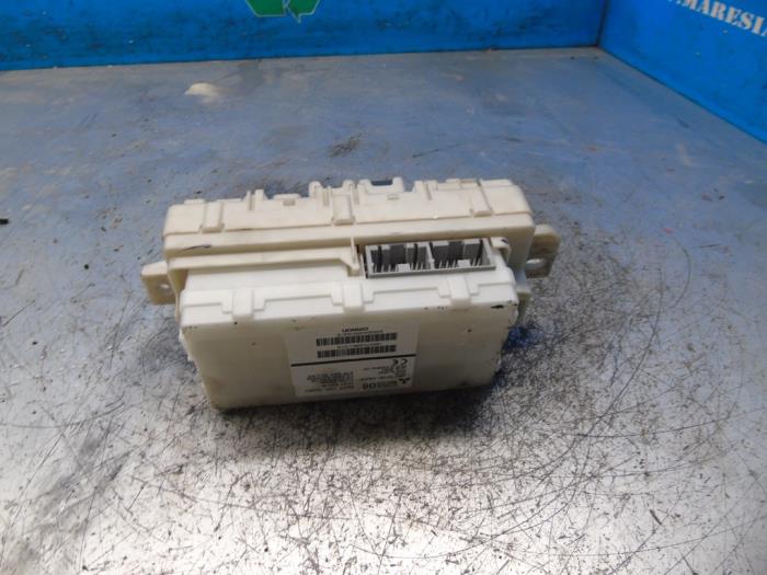 Säkringsbox från en Mitsubishi Space Star (A0) 1.0 12V 2021