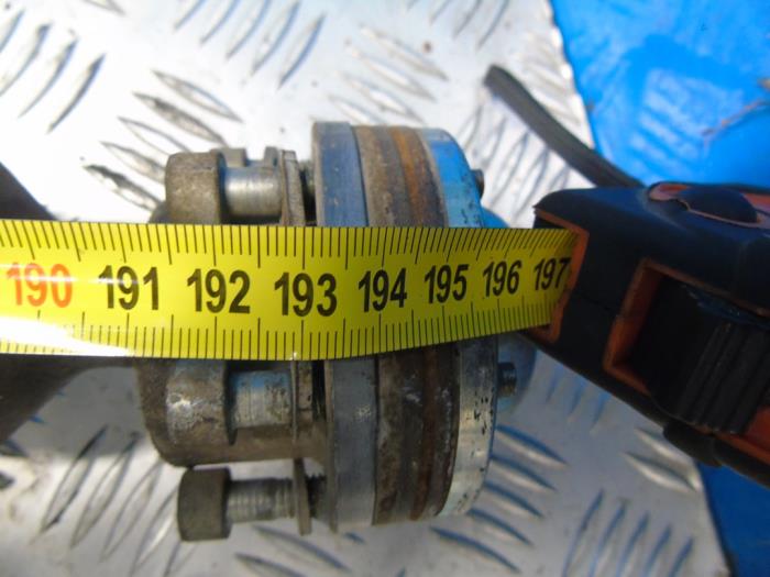 Mellanaxel från en Ford Kuga II 2.0 TDCi 16V 180 4x4 2016