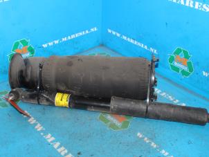 Begagnade Stötdämpare, vänster bak Saab 9-7X 5.3i V8 AWD Pris € 157,50 Marginaltabell erbjuds av Maresia Auto Recycling B.V.