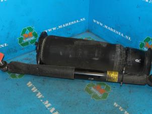 Begagnade Stötdämpare, höger bak Saab 9-7X 5.3i V8 AWD Pris € 157,50 Marginaltabell erbjuds av Maresia Auto Recycling B.V.