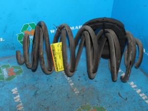 Gebruikte Schroefveer achter Kia Sorento I (JC) 2.5 CRDi 16V Prijs € 88,94 Inclusief btw aangeboden door Maresia Auto Recycling B.V.