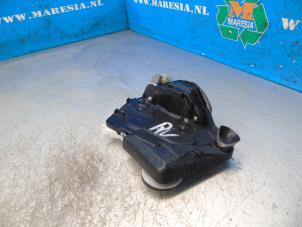 Używane Mechanizm blokady drzwi prawych przednich wersja 4-drzwiowa Toyota Yaris IV (P21/PA1/PH1) 1.5 12V Hybrid 115 Cena € 68,25 Procedura marży oferowane przez Maresia Auto Recycling B.V.