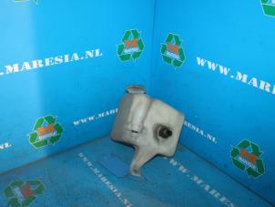 Begagnade Spolartank, vindruta Opel Calibra Pris € 21,00 Marginaltabell erbjuds av Maresia Auto Recycling B.V.