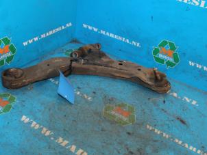 Begagnade Främre undre gaffelben, höger Kia Cerato 1.5 CRDi 16V Pris € 47,25 Marginaltabell erbjuds av Maresia Auto Recycling B.V.