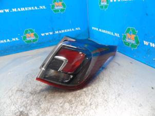 Gebruikte Achterlicht rechts Opel Crossland (X) 1.2 Turbo 12V Prijs € 68,25 Margeregeling aangeboden door Maresia Auto Recycling B.V.
