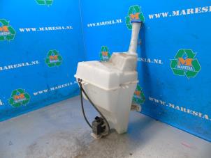 Begagnade Spolartank, vindruta Kia Rio III (UB) 1.4 CRDi 16V Pris € 63,00 Marginaltabell erbjuds av Maresia Auto Recycling B.V.