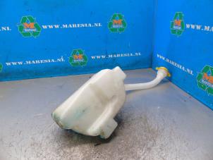 Begagnade Spolartank, vindruta Renault Kangoo Express (FW) 1.5 dCi 75 Pris € 47,25 Marginaltabell erbjuds av Maresia Auto Recycling B.V.