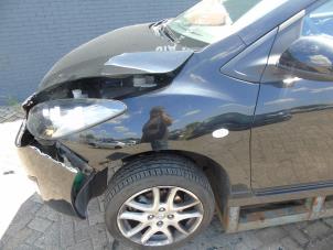 Begagnade Framskärm, vänster Mazda 2 (DE) 1.5 16V S-VT Pris € 105,00 Marginaltabell erbjuds av Maresia Auto Recycling B.V.