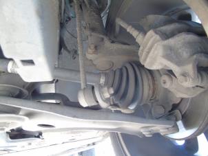 Begagnade Drivaxel, vänster fram Peugeot 208 I (CA/CC/CK/CL) 1.2 12V e-THP PureTech 110 Pris € 63,00 Marginaltabell erbjuds av Maresia Auto Recycling B.V.