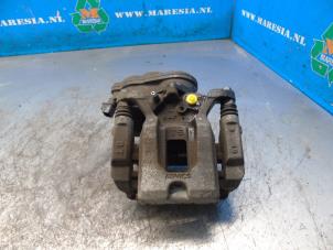 Gebruikte Remklauw (Tang) links-achter Toyota RAV4 (A5) 2.5 Hybrid 16V AWD Prijs € 210,00 Margeregeling aangeboden door Maresia Auto Recycling B.V.