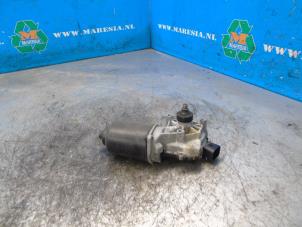 Begagnade Främre torkarmotor Kia Rio III (UB) 1.2 CVVT 16V Pris € 47,25 Marginaltabell erbjuds av Maresia Auto Recycling B.V.