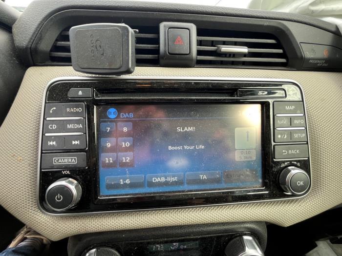 Navigeringssystem från en Nissan Micra (K14) 0.9 IG-T 12V 2018