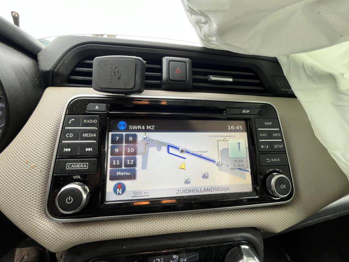 Navigeringssystem från en Nissan Micra (K14) 0.9 IG-T 12V 2018