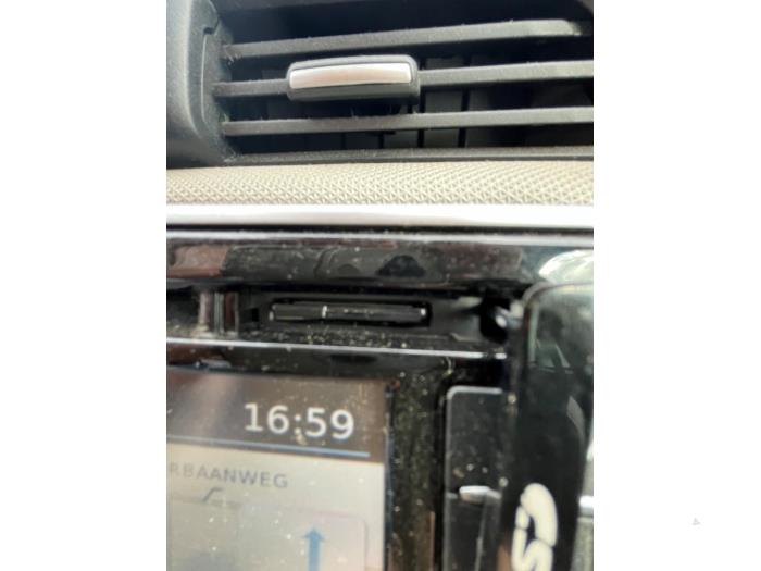 Navigeringssystem från en Nissan Micra (K14) 0.9 IG-T 12V 2018